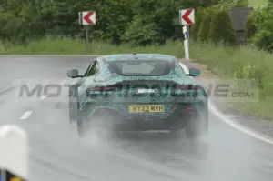 Aston Martin Vantage successore - Foto Spia 23-05-2023