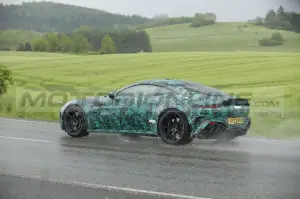 Aston Martin Vantage successore - Foto Spia 23-05-2023