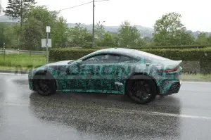 Aston Martin Vantage successore - Foto Spia 23-05-2023