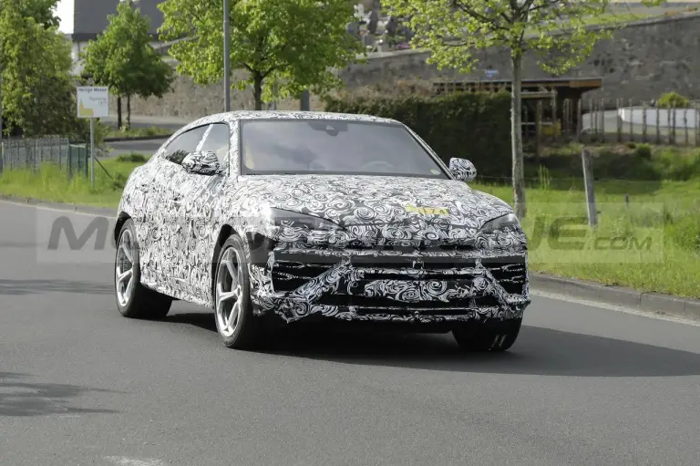 Lamborghini Urus PHEV - Foto Spia 24-05-2023 - 3