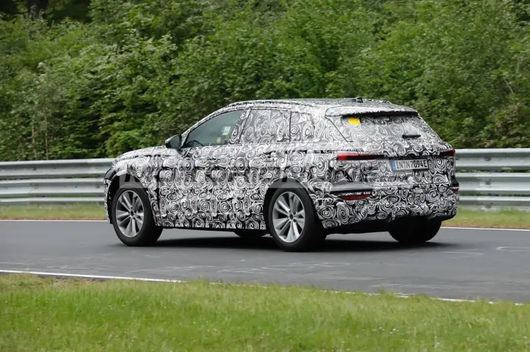 Audi Q6 e-tron - Foto spia 24-5-2023 - 16