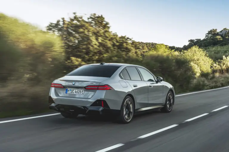 BMW Serie 5 e i5 2024 - 34