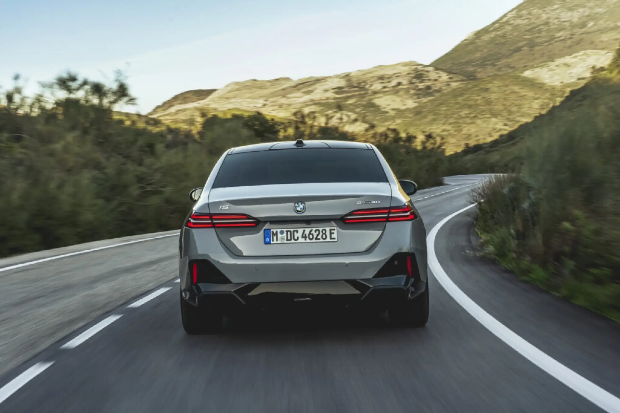 BMW Serie 5 e i5 2024 - 21
