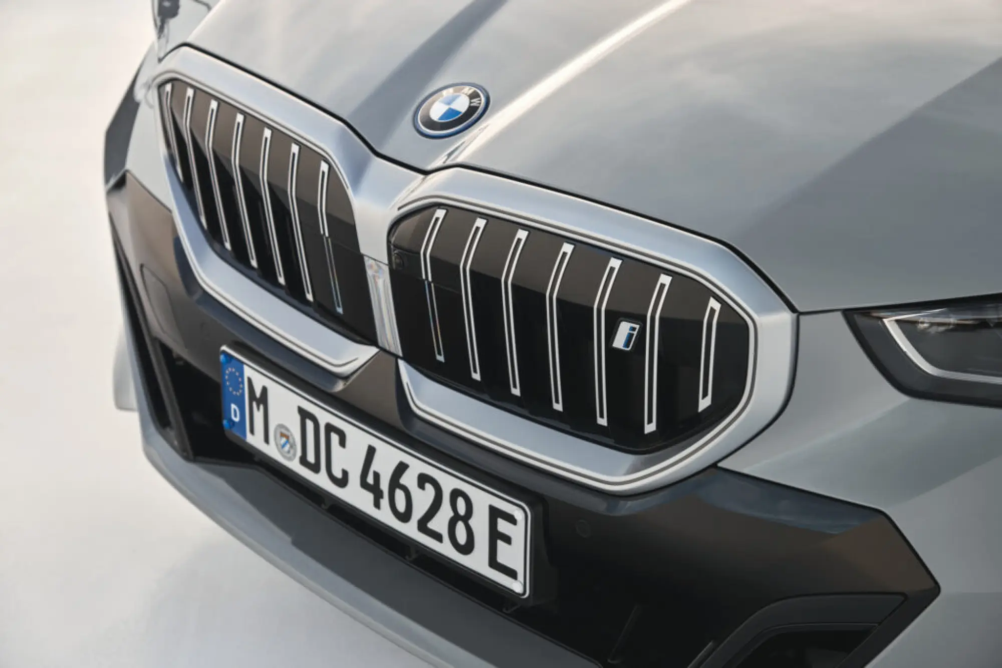 BMW Serie 5 e i5 2024 - 16