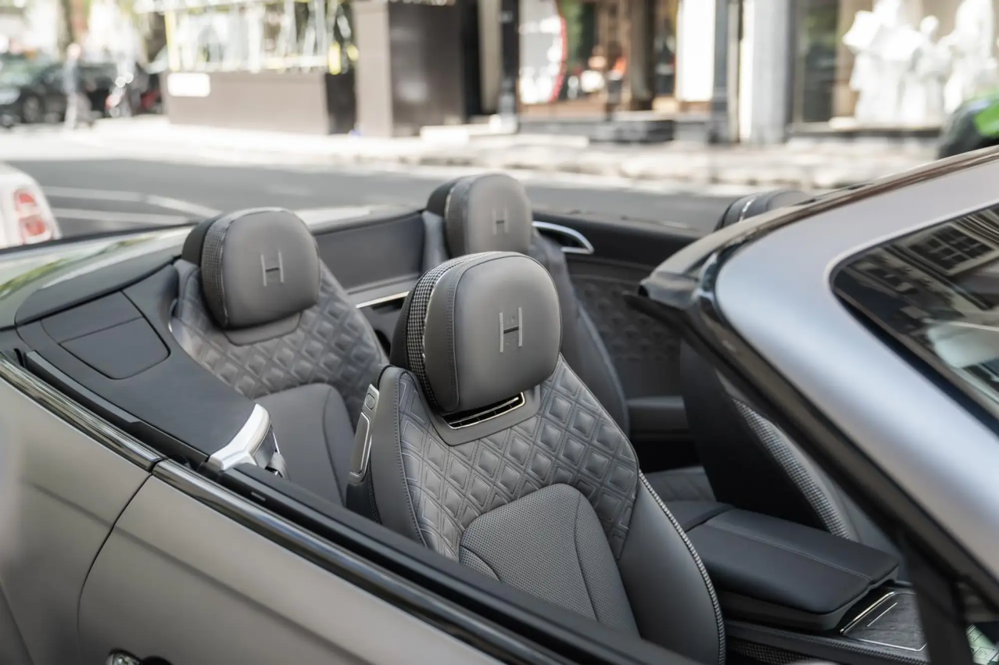 Bentley Bentayga EWB e Continental GTC Speed Huntsman Edition - 1