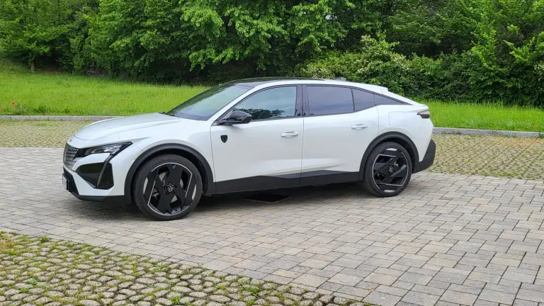 Peugeot 408 2023: come va - 6