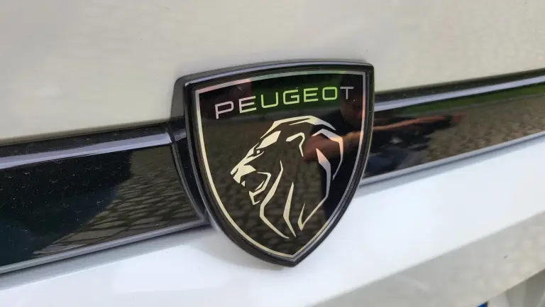 Peugeot 408 2023: come va - 8