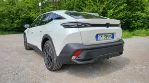 Peugeot 408 2023: come va