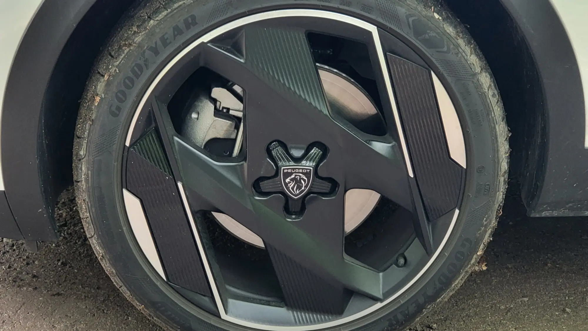 Peugeot 408 2023: come va - 14