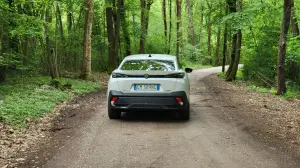 Peugeot 408 2023: come va