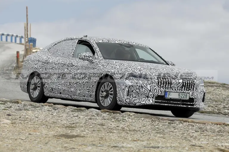 Skoda Superb 2024 - Foto Spia 01-06-2023 - 19