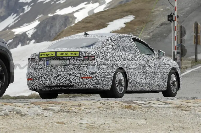 Skoda Superb 2024 - Foto Spia 01-06-2023 - 18