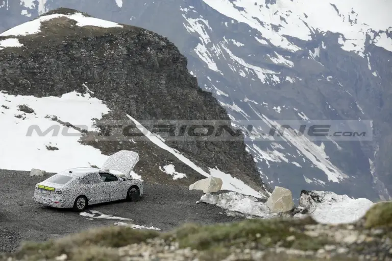 Skoda Superb 2024 - Foto Spia 01-06-2023 - 13