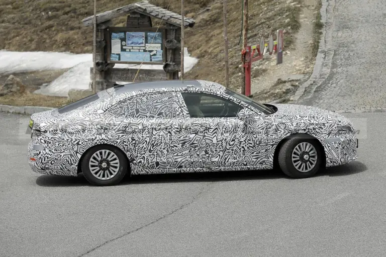 Skoda Superb 2024 - Foto Spia 01-06-2023 - 22