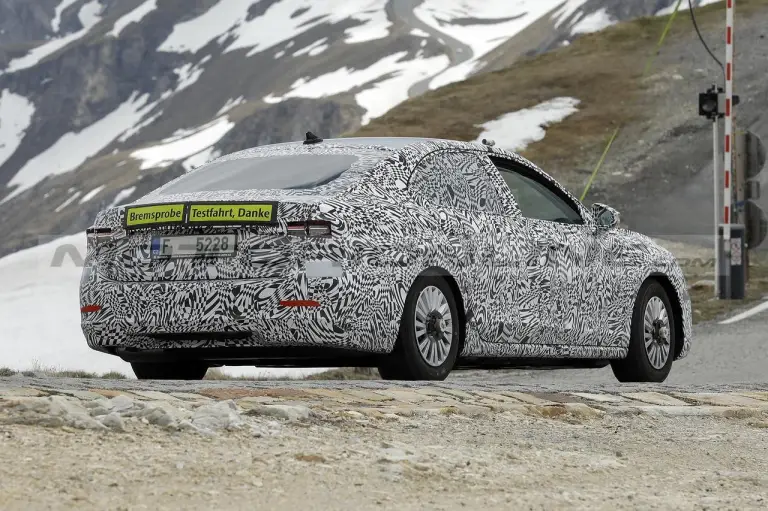 Skoda Superb 2024 - Foto Spia 01-06-2023 - 21
