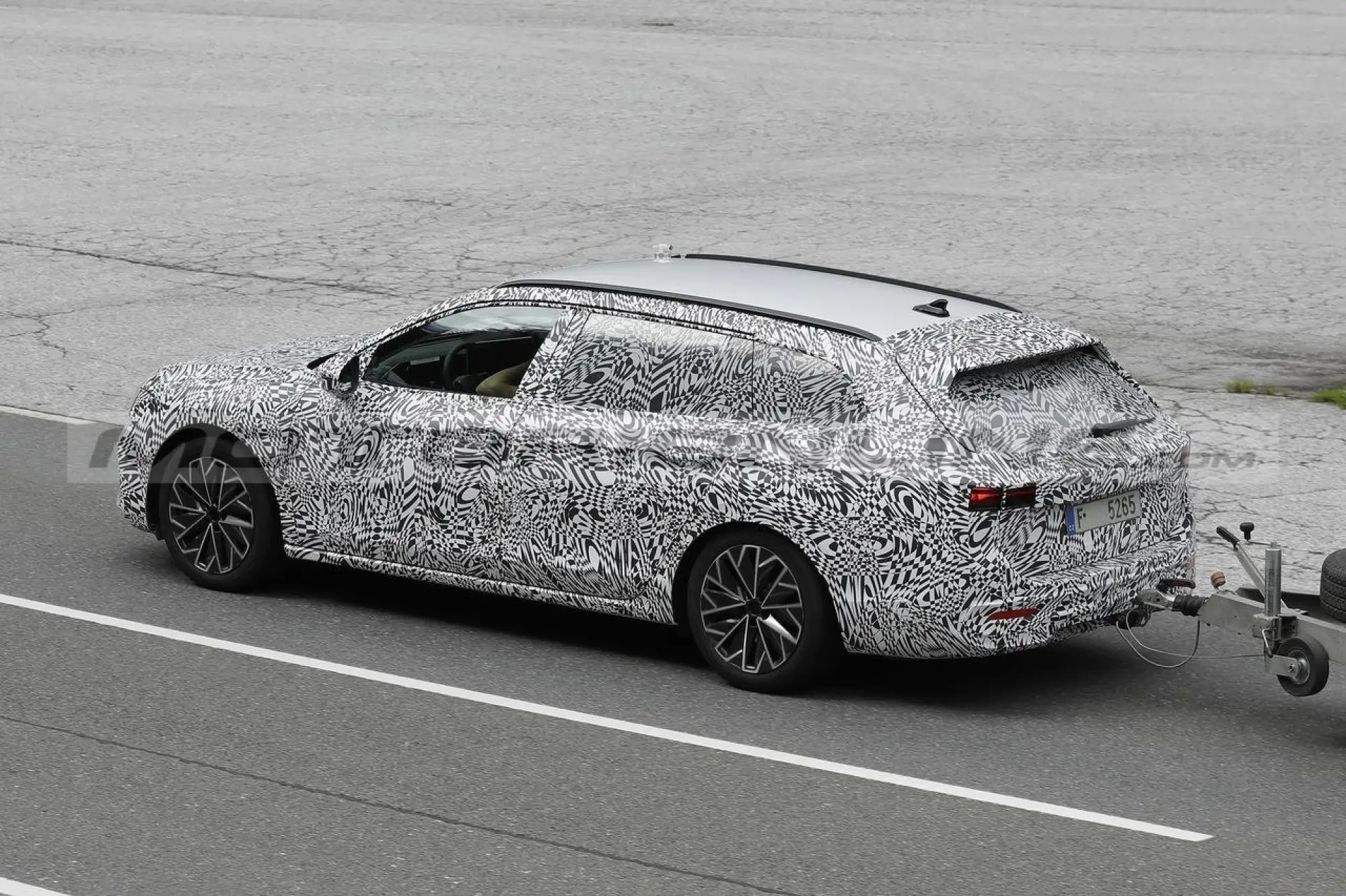 Skoda Superb 2024 - Foto Spia 01-06-2023 - 32