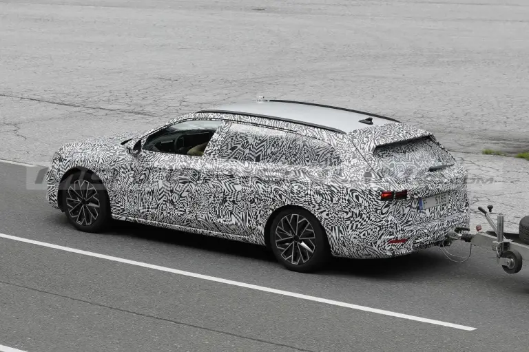 Skoda Superb 2024 - Foto Spia 01-06-2023 - 32