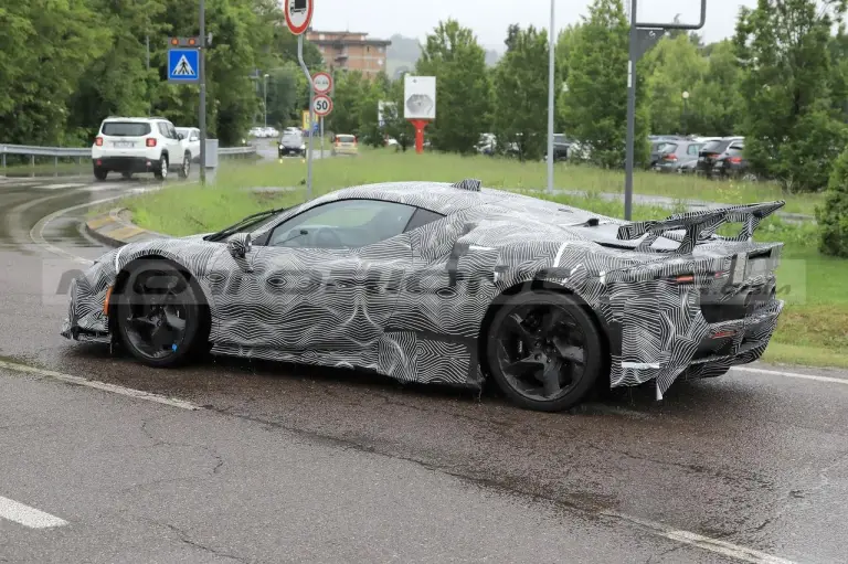 Ferrari SF90 LM - Foto Spia 02-06-2023 - 15