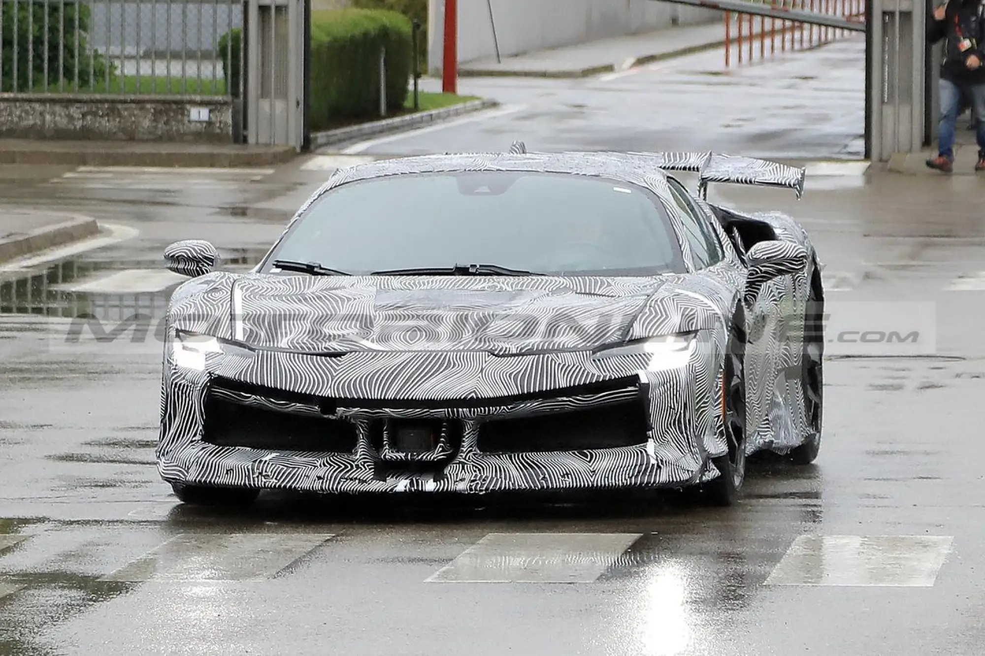 Ferrari SF90 LM - Foto Spia 02-06-2023 - 1