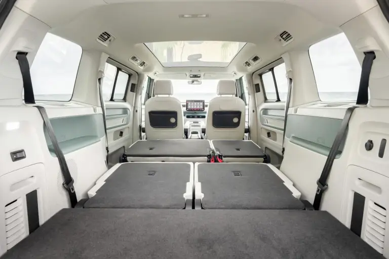 Volkswagen ID. Buzz a tre file - 10