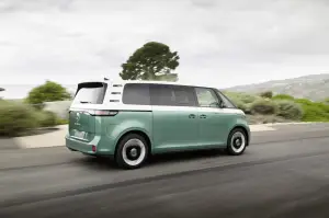 Volkswagen ID. Buzz a tre file - 2