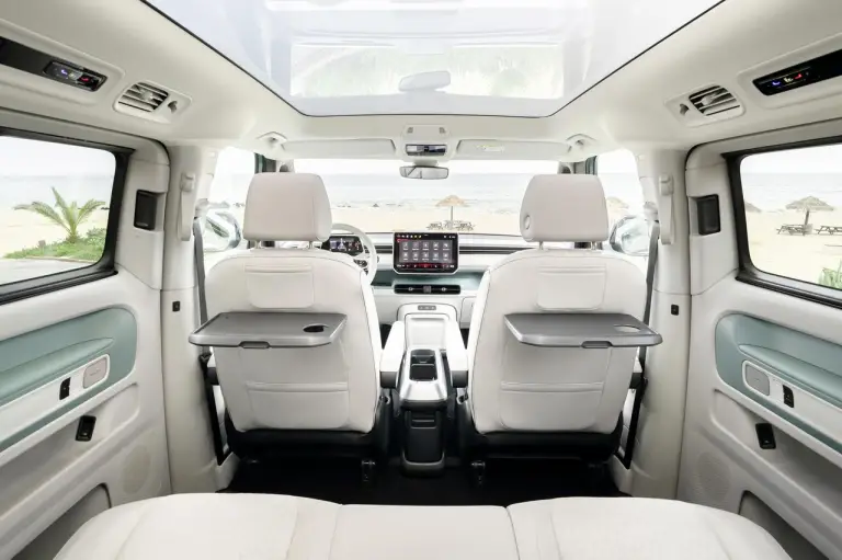 Volkswagen ID. Buzz a tre file - 4