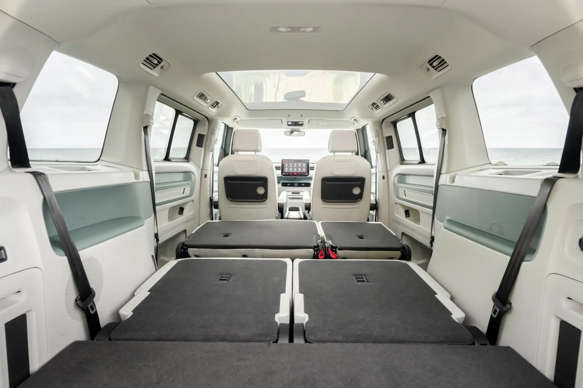 Volkswagen ID. Buzz a tre file - 8