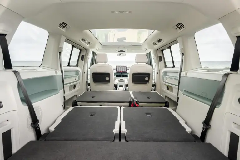 Volkswagen ID. Buzz a tre file - 8