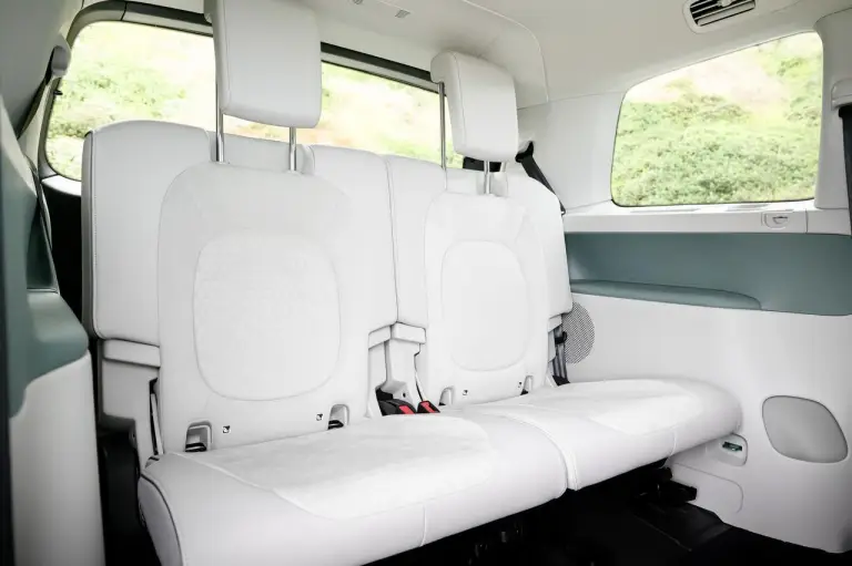 Volkswagen ID. Buzz a tre file - 5