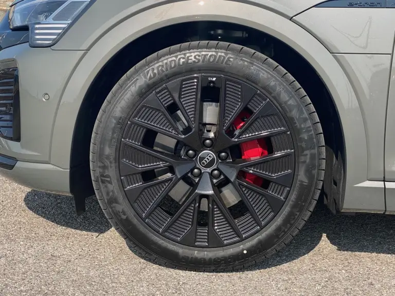 Audi SQ8 e-tron 2023 - Primo contatto - 11