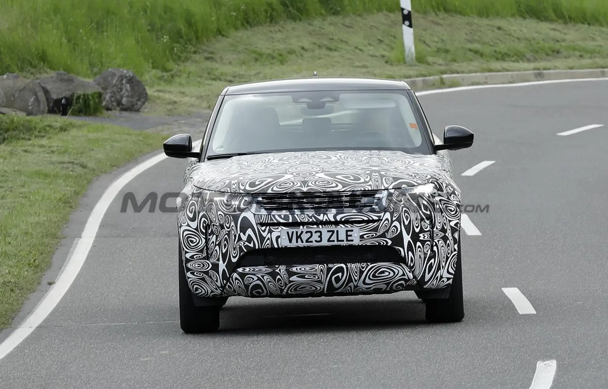 Range Rover Evoque 2024 - Foto spia 06-06-2023 - 7