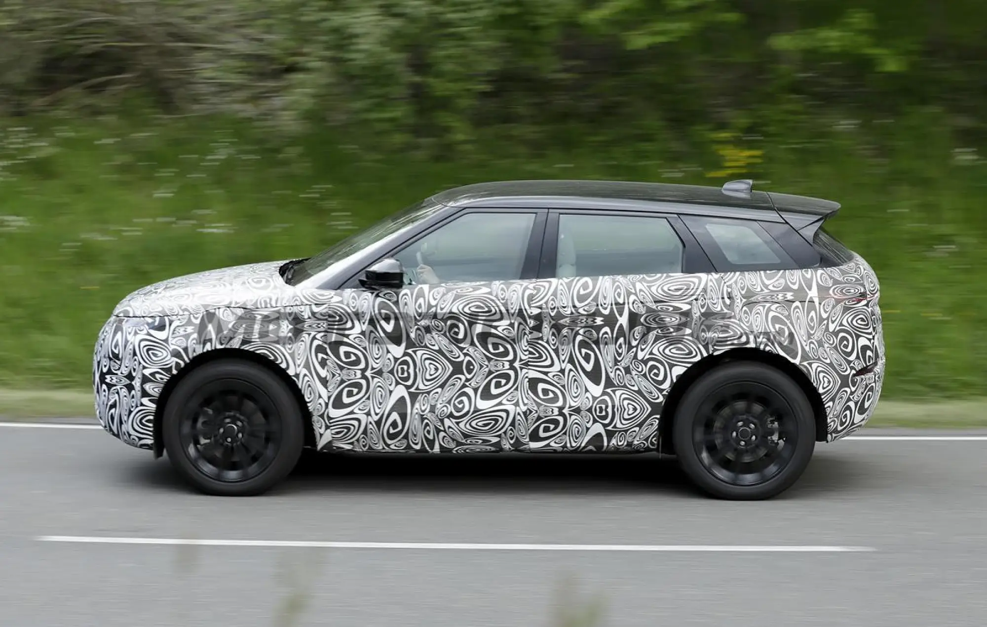 Range Rover Evoque 2024 - Foto spia 06-06-2023 - 3