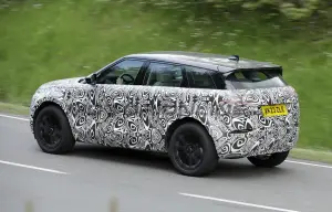 Range Rover Evoque 2024 - Foto spia 06-06-2023