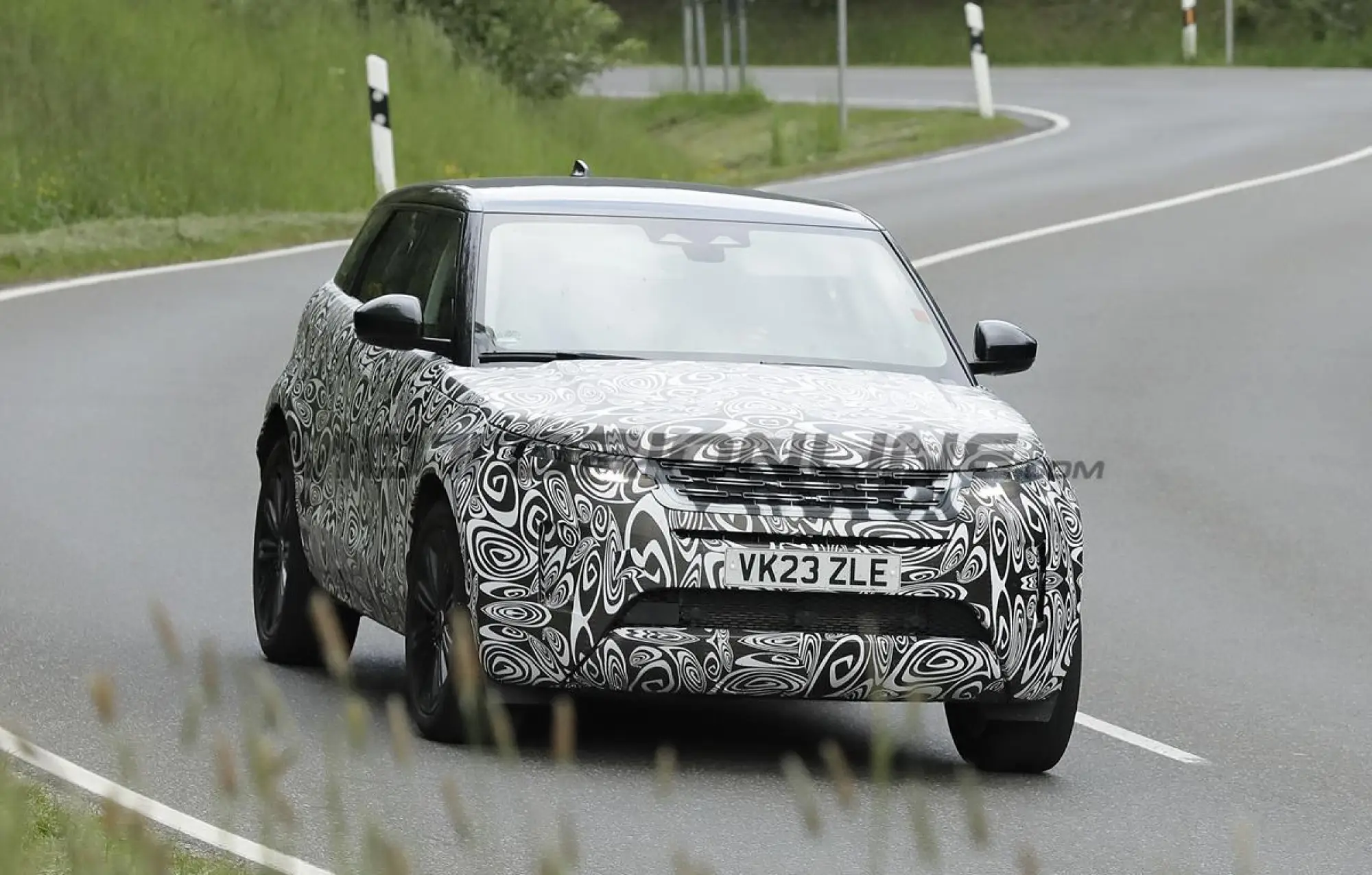 Range Rover Evoque 2024 - Foto spia 06-06-2023 - 14