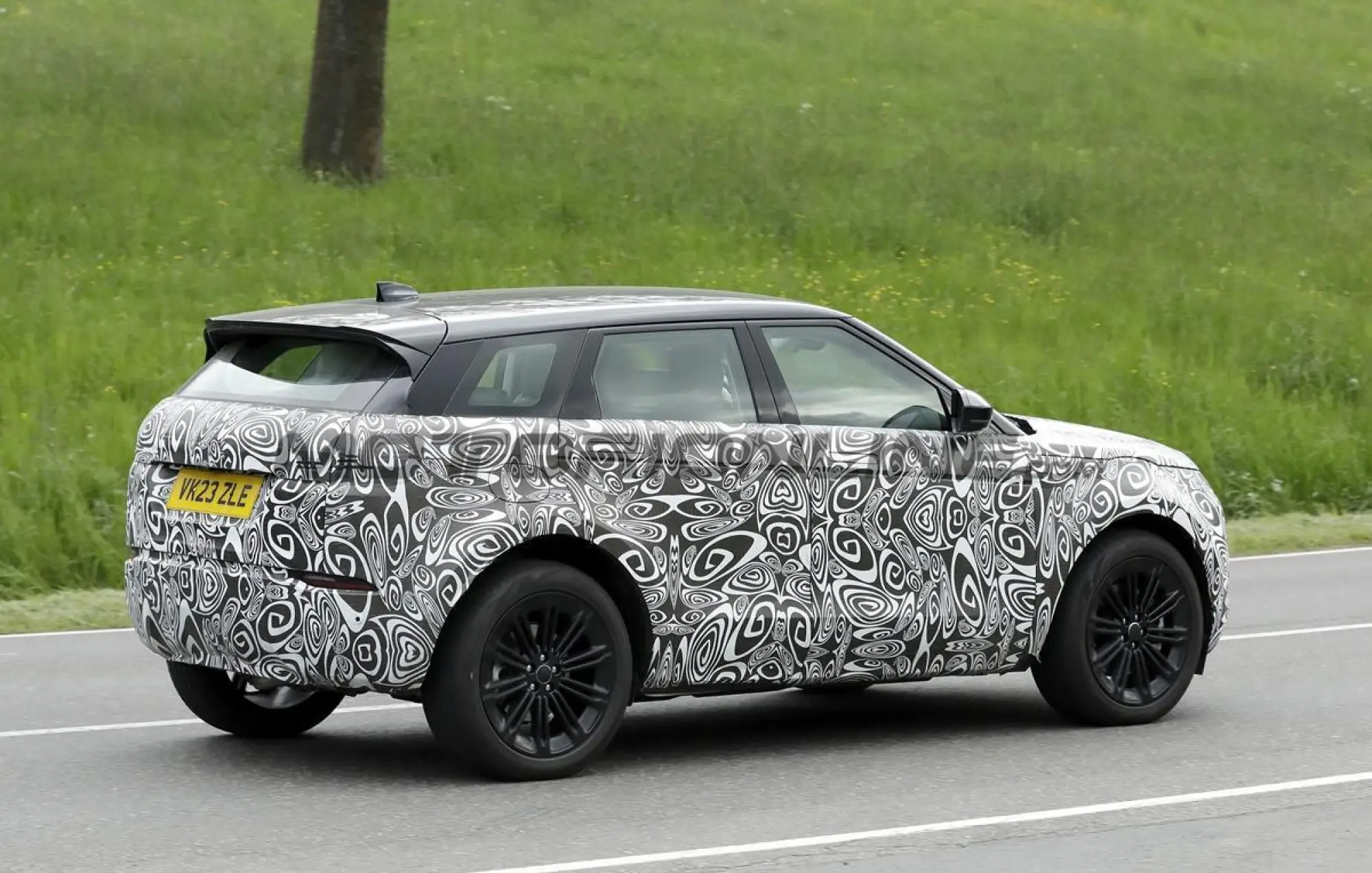 Range Rover Evoque 2024 - Foto spia 06-06-2023 - 8