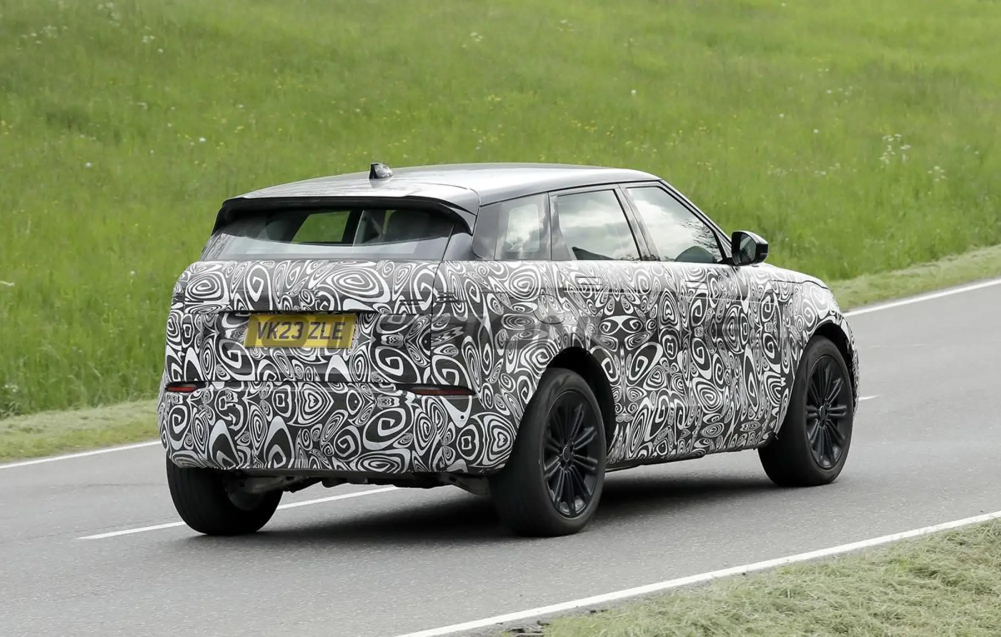 Range Rover Evoque 2024 - Foto spia 06-06-2023 - 6
