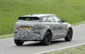 Range Rover Evoque 2024 - Foto spia 06-06-2023