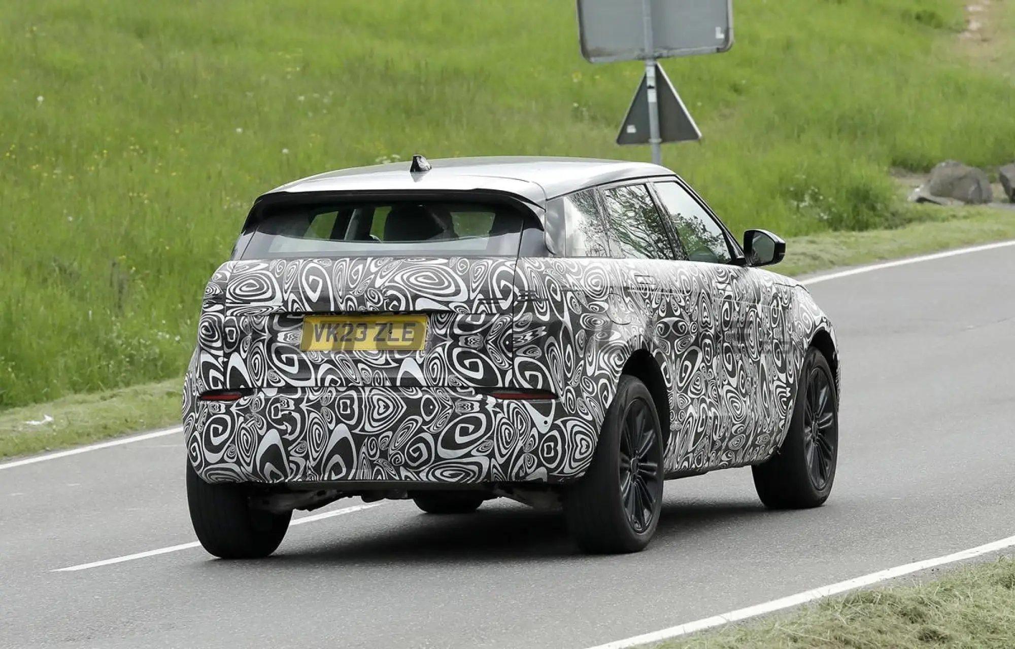 Range Rover Evoque 2024 - Foto spia 06-06-2023 - 10
