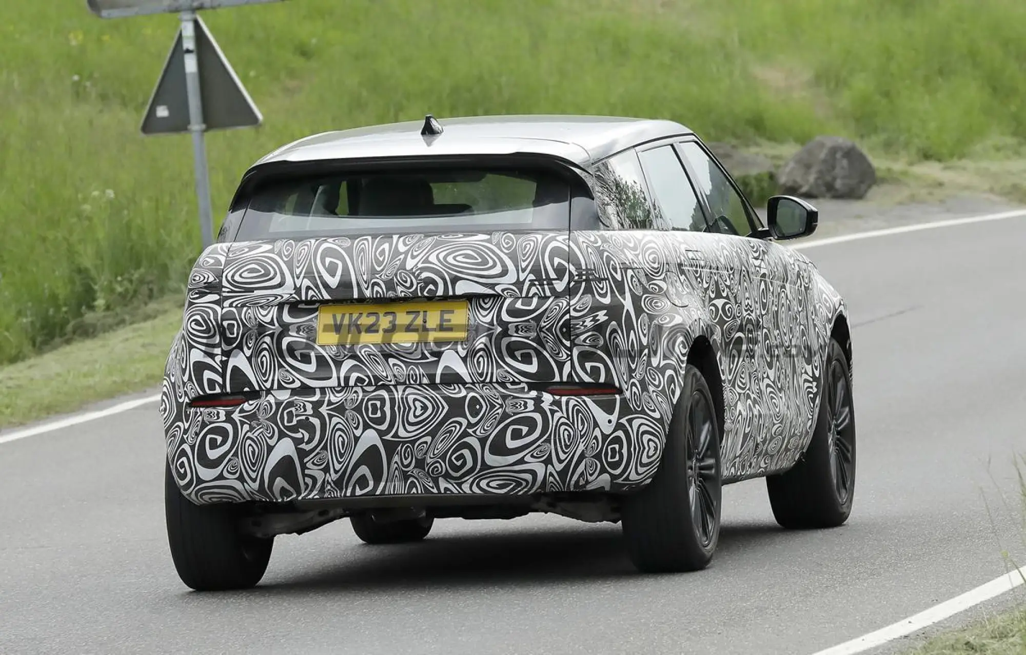Range Rover Evoque 2024 - Foto spia 06-06-2023 - 5
