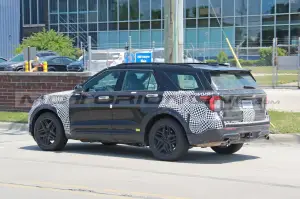 Ford Explorer Limited 2024 - Foto Spia 09-06-2023
