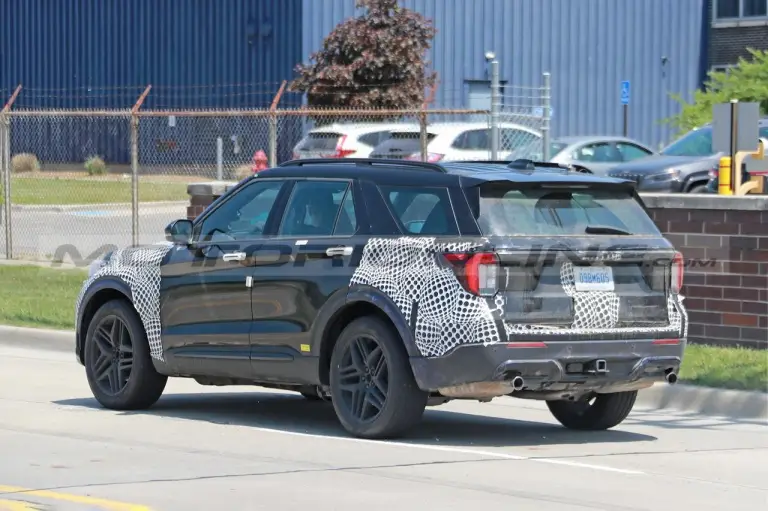 Ford Explorer Limited 2024 - Foto Spia 09-06-2023 - 8