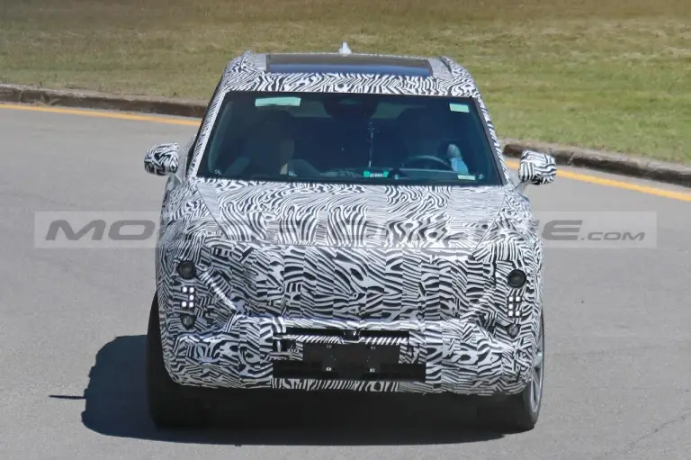 Cadillac crossover elettrico - Foto Spia 09-06-2023 - 1