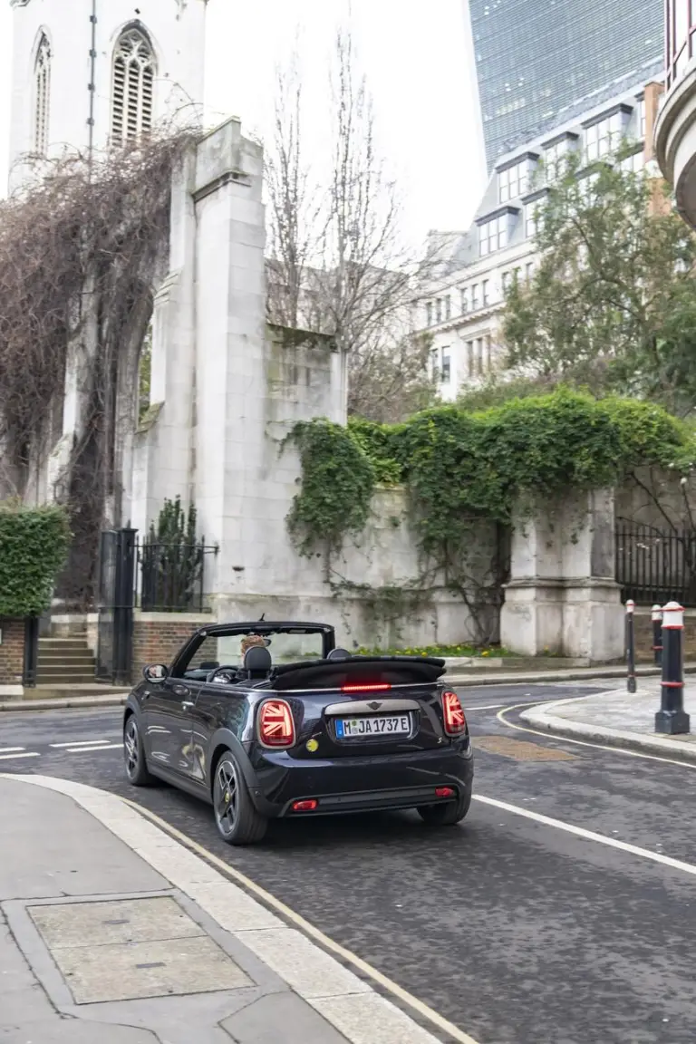 Mini Cooper SE Cabrio Londra - 2