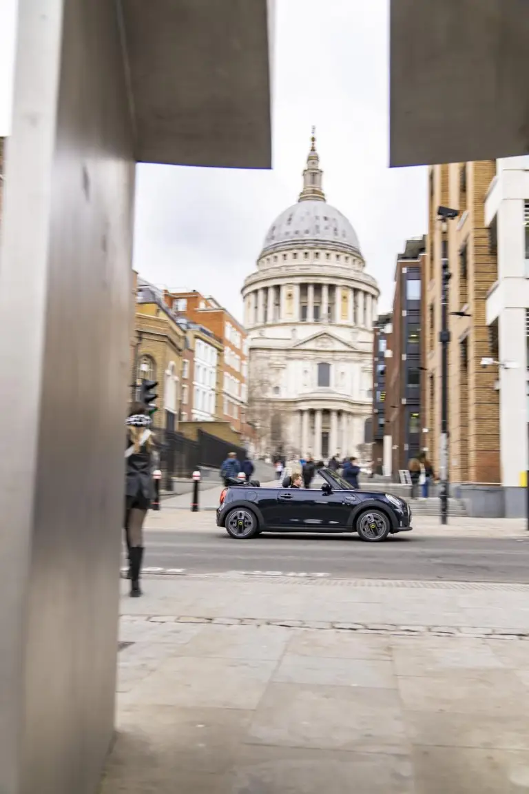 Mini Cooper SE Cabrio Londra - 37