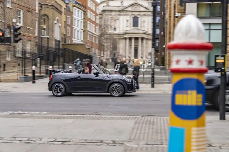 Mini Cooper SE Cabrio Londra - 41