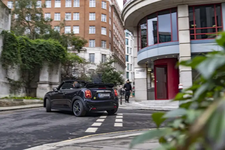 Mini Cooper SE Cabrio Londra - 9