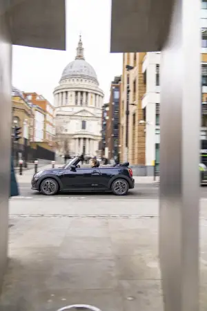 Mini Cooper SE Cabrio Londra - 39