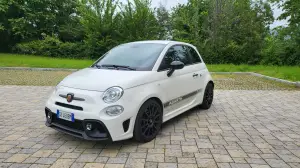 Abarth 695 Competizione 2023: come va