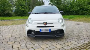 Abarth 695 Competizione 2023: come va
