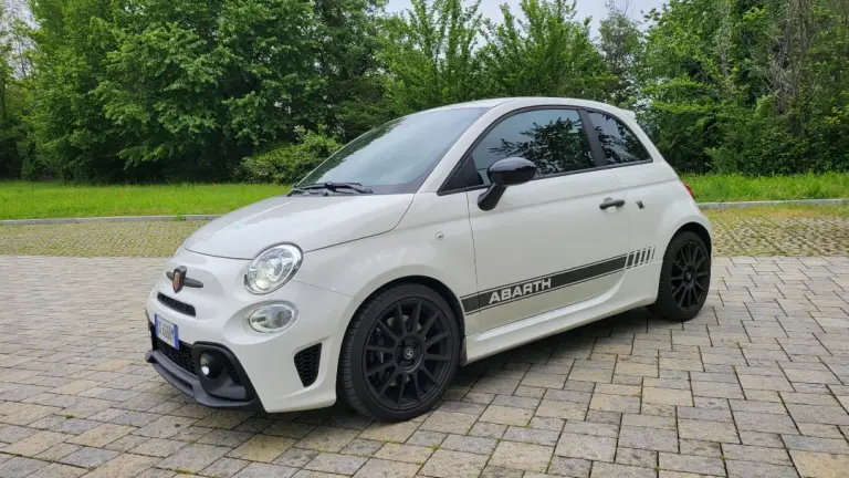 Abarth 695 Competizione 2023: come va - 3
